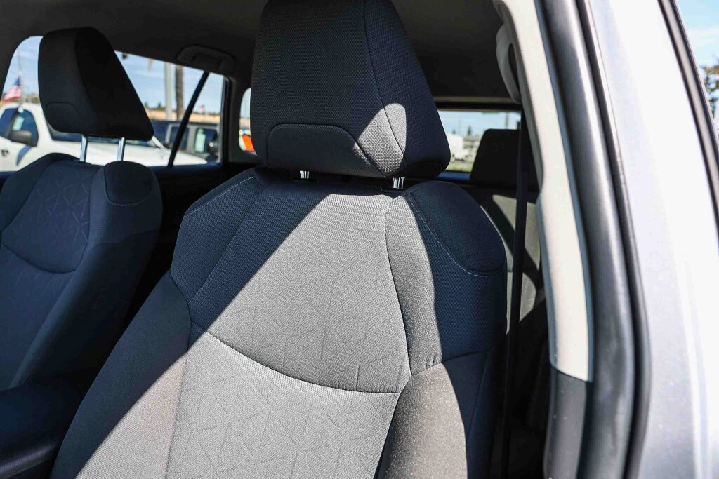 Certified 2025 Toyota RAV4 XLE AWD/4WD image 15