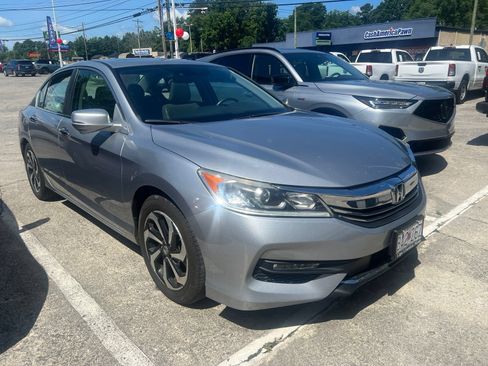 Used 2017 Honda Accord EX-L image 1