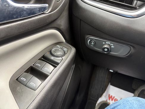 Used 2022 Chevrolet Equinox LS w/ LS Convenience Package image 16