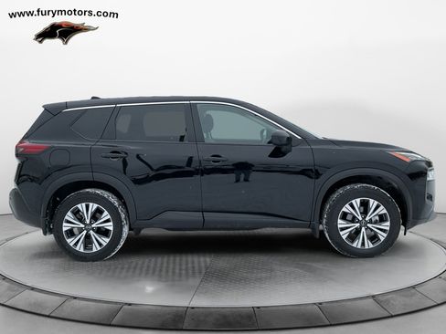 Used 2023 Nissan Rogue SV image 2