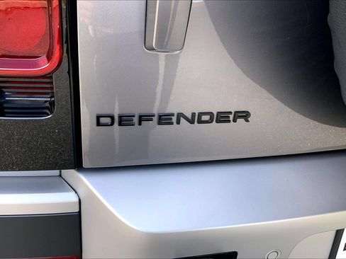 Certified 2024 Land Rover Defender 90 S AWD/4WD image 31