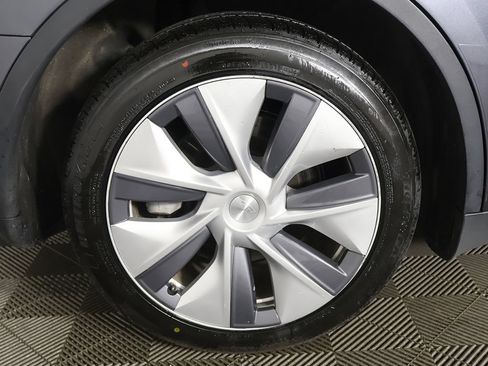 Used 2023 Tesla Model Y Long Range AWD/4WD image 23