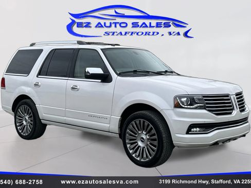 Used 2017 Lincoln Navigator Select image 3