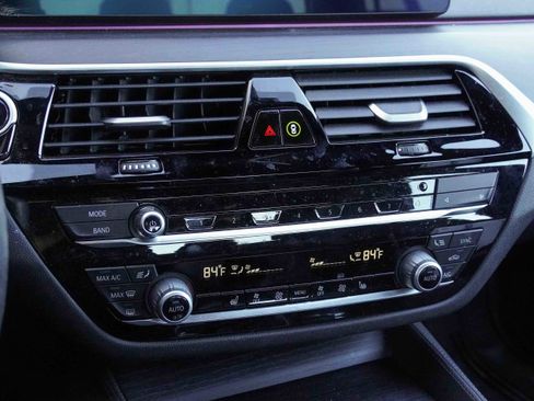 Certified 2023 BMW 530i xDrive w/ M Sport Package image 29