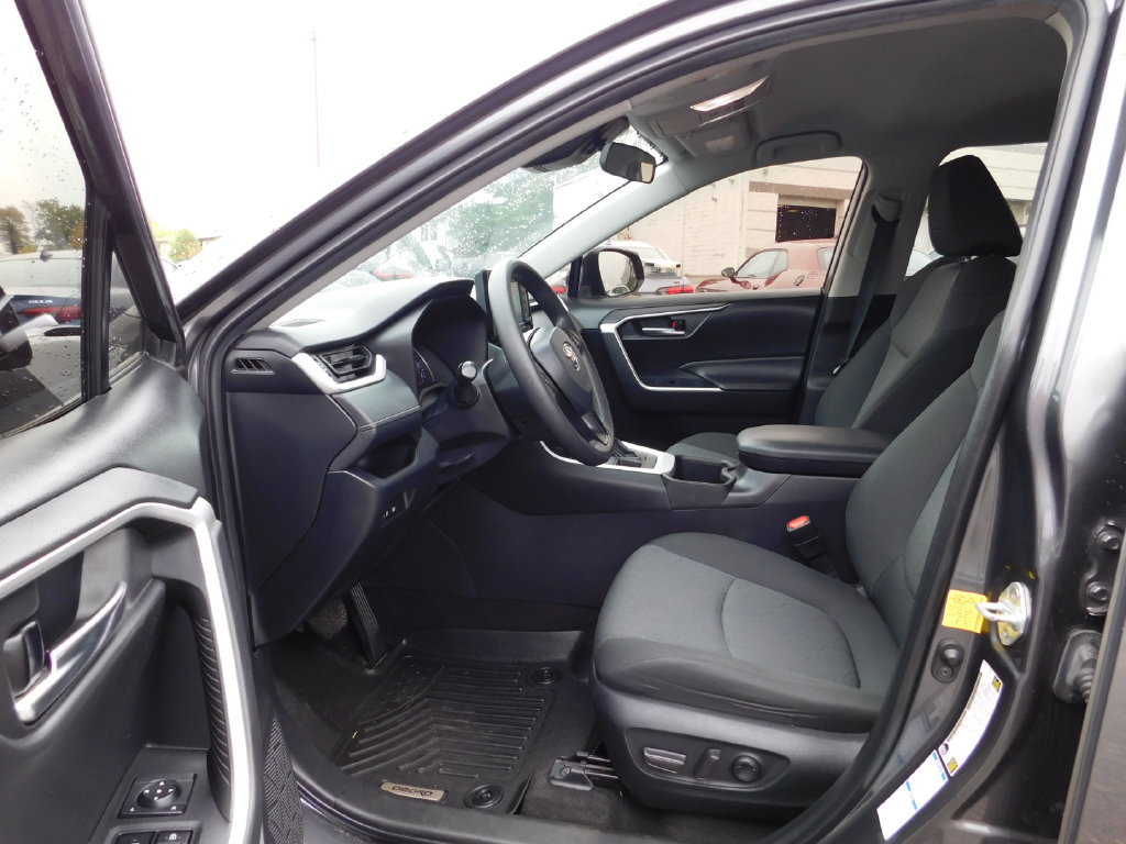 Used 2022 Toyota RAV4 XLE AWD/4WD image 19