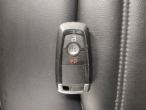 Used 2023 Ford Edge SEL image 32