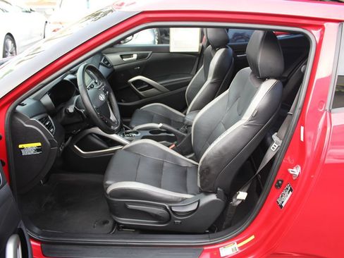 Used 2016 Hyundai Veloster Turbo w/ Option Group 04 FWD image 19