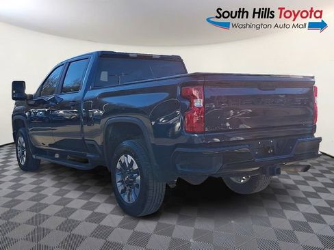 Used 2022 Chevrolet Silverado 2500 Custom w/ Custom Value Package image 4