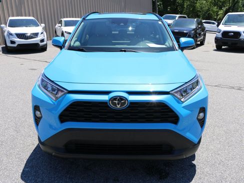 Used 2020 Toyota RAV4 XLE Premium FWD image 11