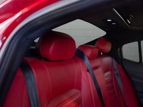 Used 2022 Alfa Romeo Giulia Veloce RWD image 65