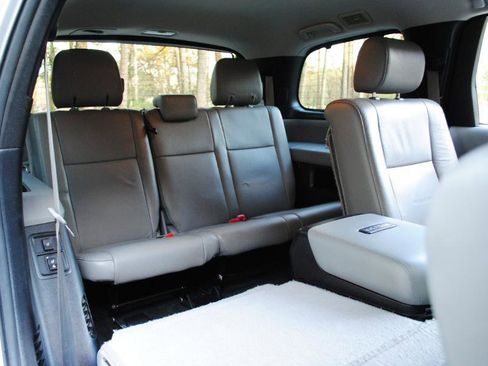 Used 2017 Toyota Sequoia Platinum image 31