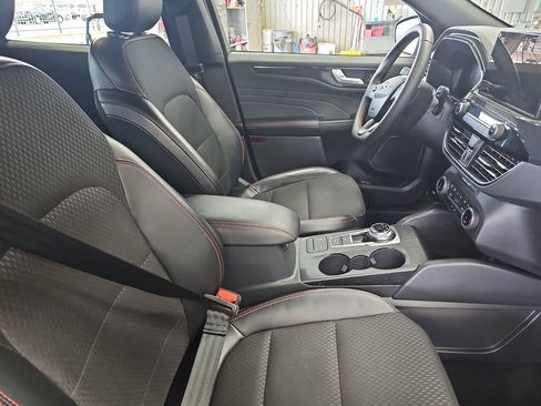 Used 2025 Ford Escape ST-Line AWD/4WD image 9