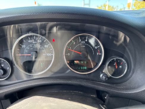 Used 2014 Jeep Wrangler Unlimited Sahara w/ Max Tow Package AWD/4WD image 25