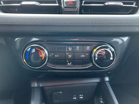 Used 2025 Chevrolet TrailBlazer LT AWD/4WD image 17