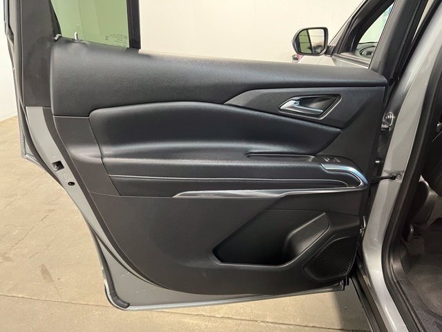 Used 2025 Chevrolet Traverse LT FWD image 20