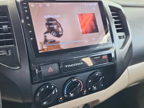 Used 2015 Toyota Tacoma PreRunner w/ Convenience Package image 7