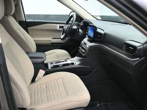 Used 2021 Ford Explorer XLT AWD/4WD image 10