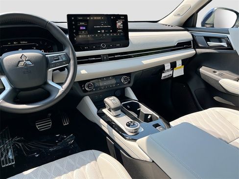 New 2025 Mitsubishi Outlander SEL image 25