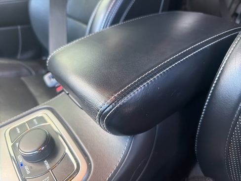 Used 2017 Jeep Grand Cherokee SRT image 36