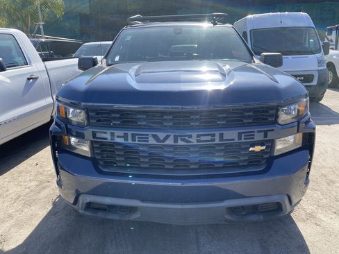 Used 2020 Chevrolet Silverado 1500 Custom w/ Custom Value Package image 3