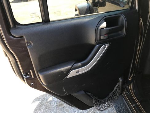 Used 2013 Jeep Wrangler Unlimited Sahara w/ Connectivity Group AWD/4WD image 18