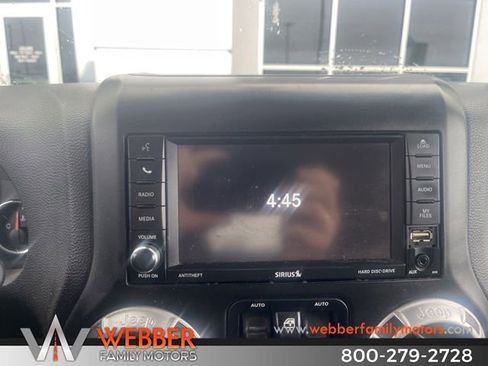 Used 2014 Jeep Wrangler Unlimited Rubicon w/ Connectivity Group AWD/4WD image 8