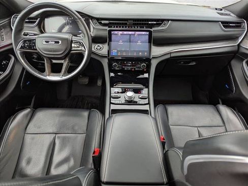Used 2022 Jeep Grand Cherokee Overland w/ Luxury Tech Group IV AWD/4WD image 18