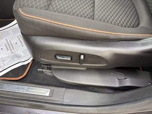 Used 2019 GMC Acadia SLE image 12