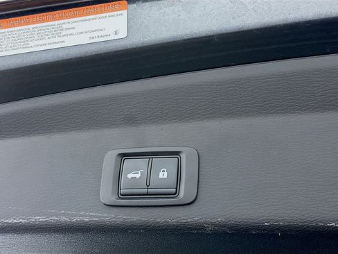 Used 2025 Mitsubishi Outlander SE image 32