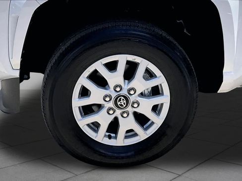 Used 2024 Toyota Tacoma SR5 AWD/4WD image 11