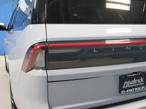New 2026 Lincoln Navigator Reserve AWD/4WD image 42