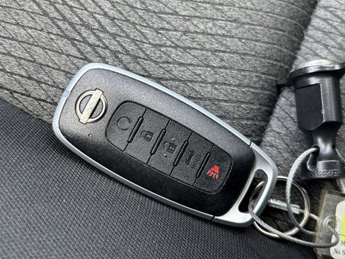 Used 2026 Nissan Rogue SV FWD image 18