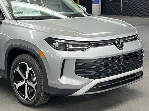 New 2026 Volkswagen Tiguan SE image 42