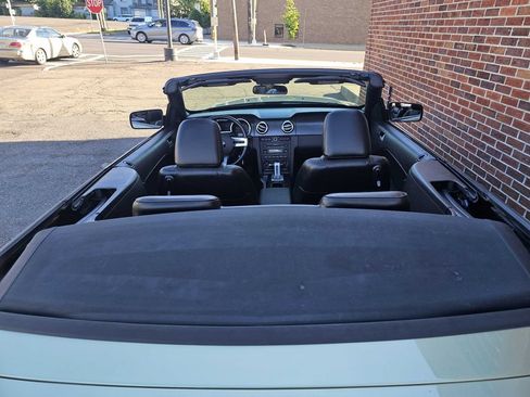 Used 2006 Ford Mustang GT RWD image 12