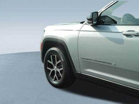 Used 2023 Jeep Grand Cherokee L Limited AWD/4WD image 44