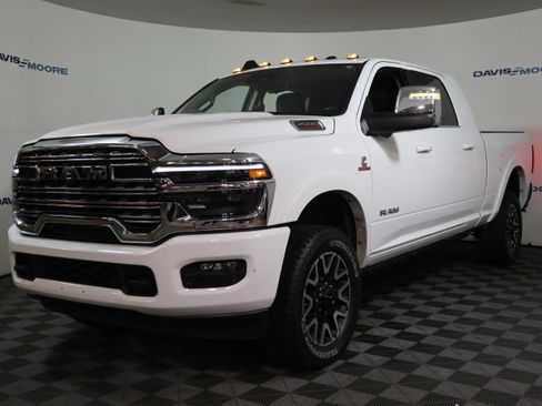 Used 2025 RAM 2500 Limited AWD/4WD image 12