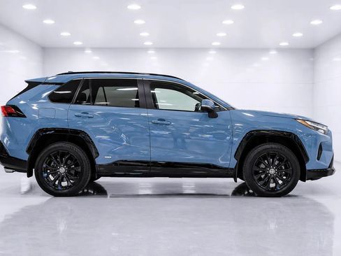 Used 2022 Toyota RAV4 SE w/ Convenience Package AWD/4WD image 6
