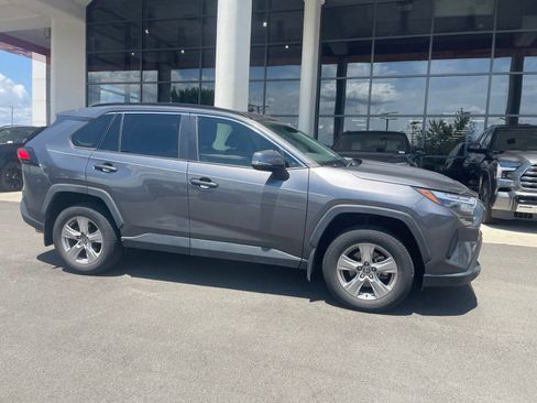 Used 2022 Toyota RAV4 XLE w/ Convenience Package FWD image 11
