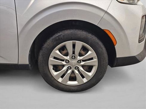 Used 2020 Kia Soul LX image 9