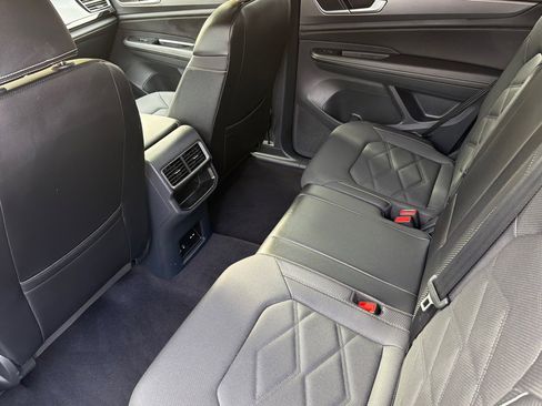 Used 2024 Volkswagen Atlas Cross Sport SE image 12