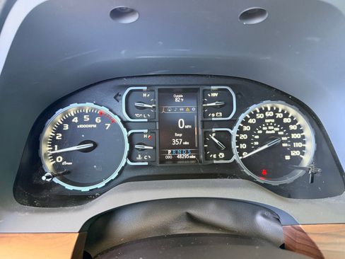 Used 2019 Toyota Tundra Limited w/ Limited Premium Package AWD/4WD image 9