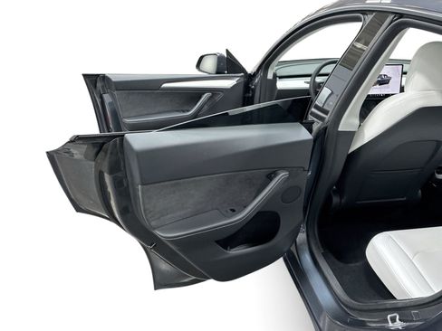 Certified 2023 Tesla Model Y Long Range AWD/4WD image 10
