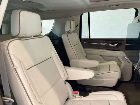 Used 2024 GMC Yukon XL Denali w/ Advanced Technology Package image 15