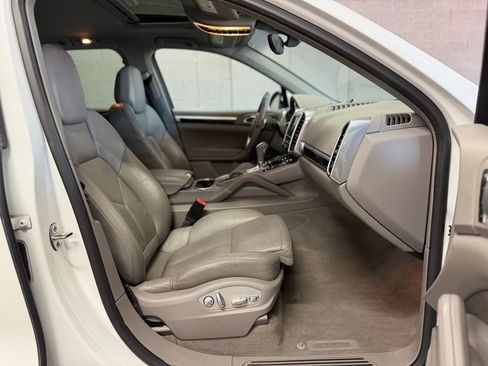 Used 2014 Porsche Cayenne Diesel Platinum Edition AWD/4WD image 24