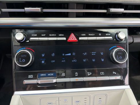 Used 2024 Hyundai Santa Fe Limited AWD/4WD image 16