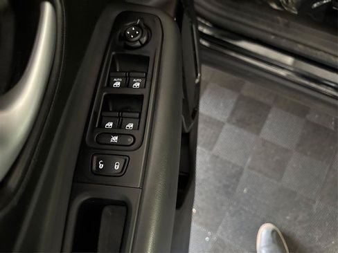 Used 2023 Jeep Renegade Altitude w/ Sun/Sound Group AWD/4WD image 30