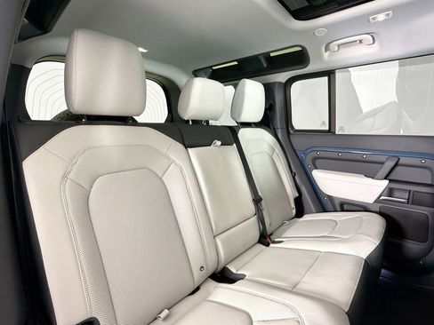 Used 2025 Land Rover Defender 110 S image 15