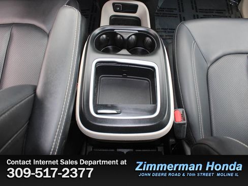 Used 2023 Chrysler Pacifica Touring-L FWD image 20