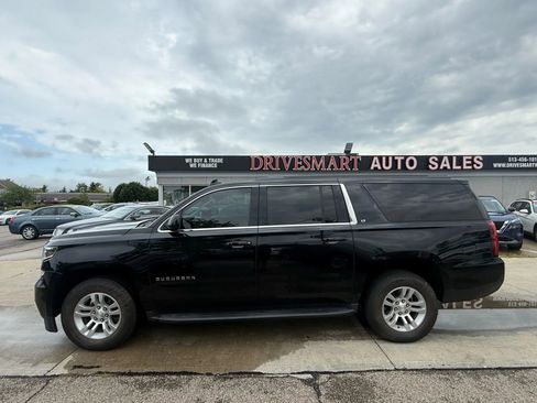 Used 2019 Chevrolet Suburban LT image 8