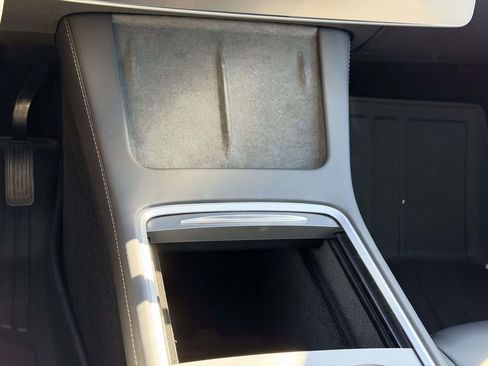 Used 2025 Tesla Model Y Long Range image 5